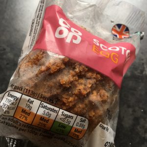 Scotch Egg in Verpackung Fett Zucker Inhaltsstoffe