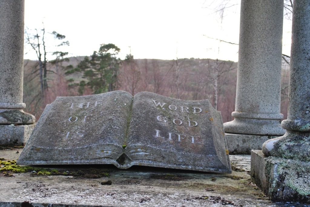 Louisa, Lady Ashburtons Grab in Kinlochluichart @nme Nellie Merthe Erkenbach 