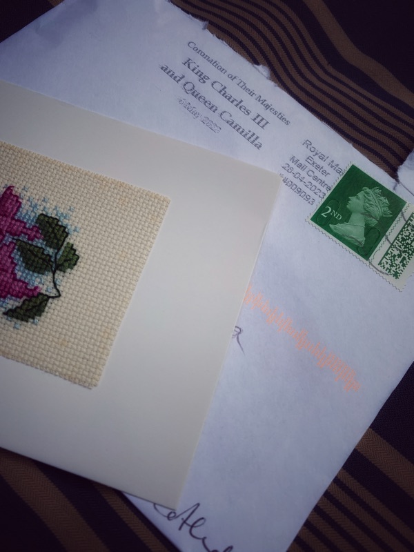 Briefumschlag mit Krönungs-Stempel @nme Abenteuer Highlands