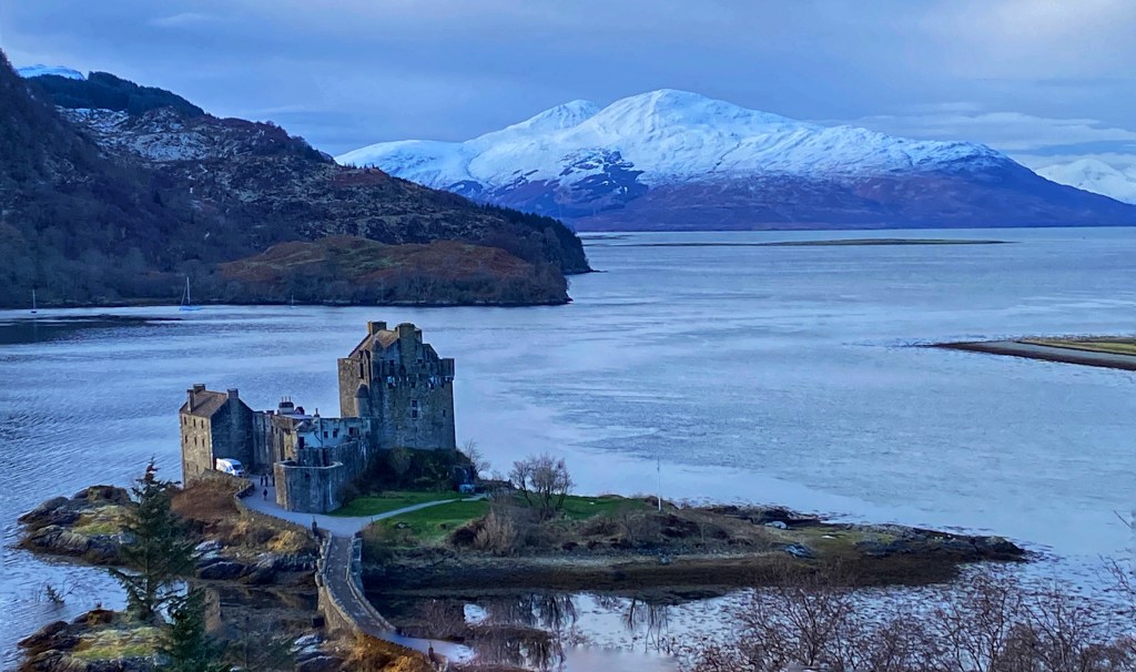 Eilean Donan Castle winter @nme Nellie Merthe Erkenbach