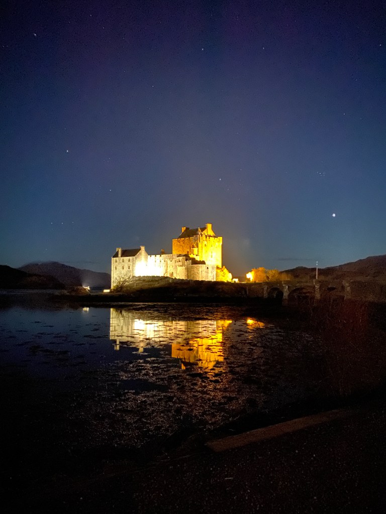 Eilean Donan Castle at night @nme Nellie Merthe Erkenbach 